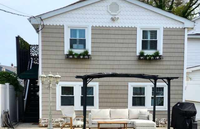1407 River Road