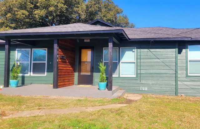 Photo of 1204 Live Oak Street