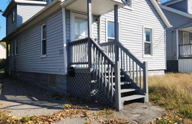Charming 3-Bedroom Property in Prime Location