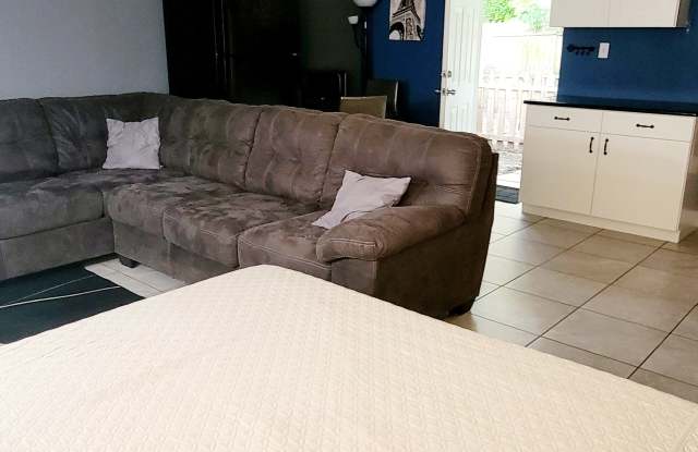 2007 Crawford Avenue