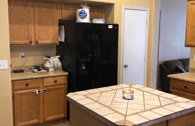 5223 W GERONIMO Street