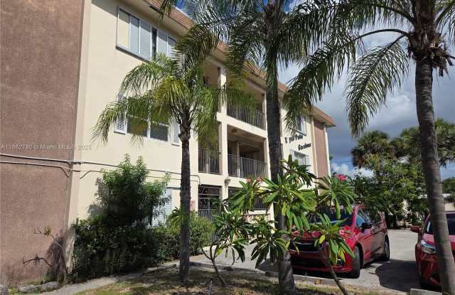 Photo of 348 S Federal Hwy