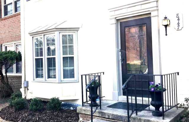 8447 LAKINHURST LANE