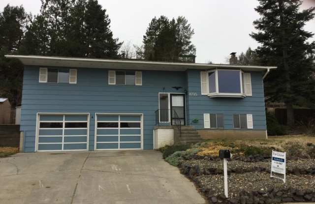 4 Bd/2.5 Ba Home on Military Hill