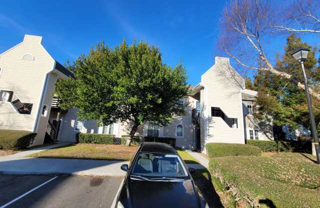 Welcome to our beautiful condo located in the heart of Willmington, NC.