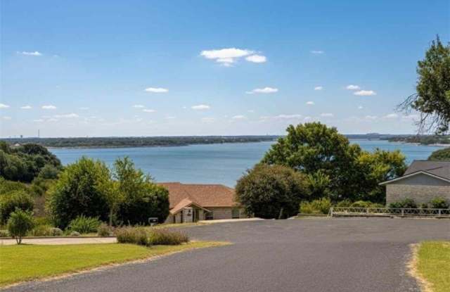 7255 Woodlake Circle