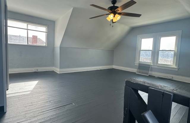 1800 Victoria Avenue - 2