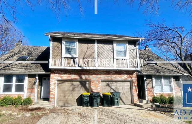Very Nice 3 Bedroom 2 Bath Duplex in Overland Park-Available in JUNE!!