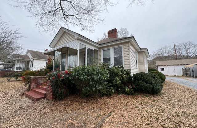Large 2/1 House in Shannon $1,195