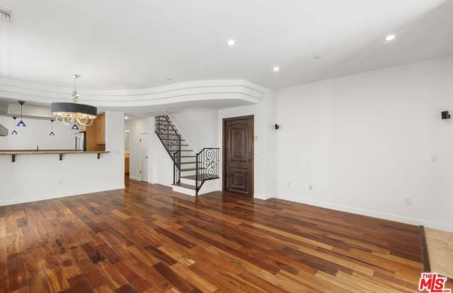 744 N Alfred St unit: 104