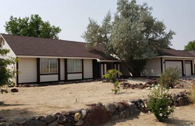 Photo of ONLY $2,550 PER MONTH FOR THIS SPACIOUS RANCH STYLE HOME - 2056 SQ FT / 3BDRM/2BATH/3GARAGE ON OVER ONE ACRE LOT IN SPANISH SPRINGS