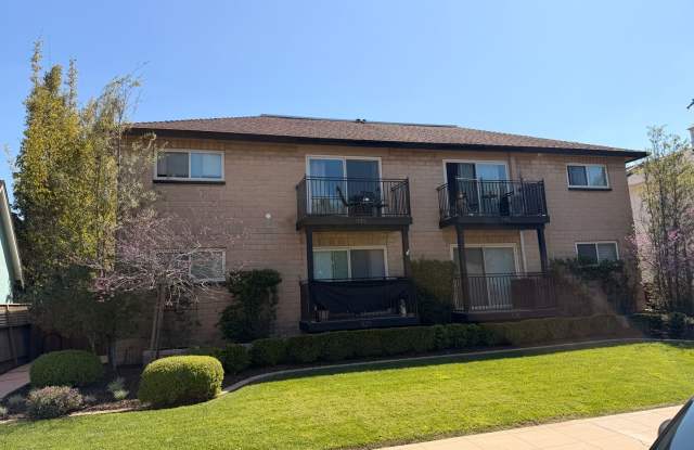 Coastal 2BR Condo Just Blocks from the Beach in Coronado