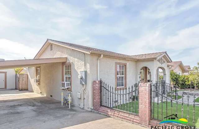 Bright and Roomy 2 Bedroom 2 Bathroom Home