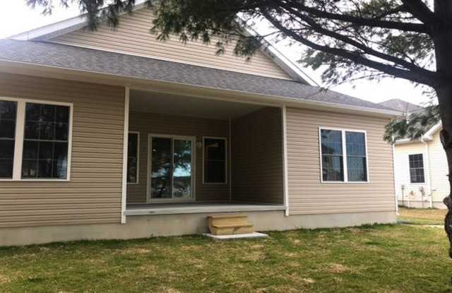 Photo of Single story, single family home in Miford!