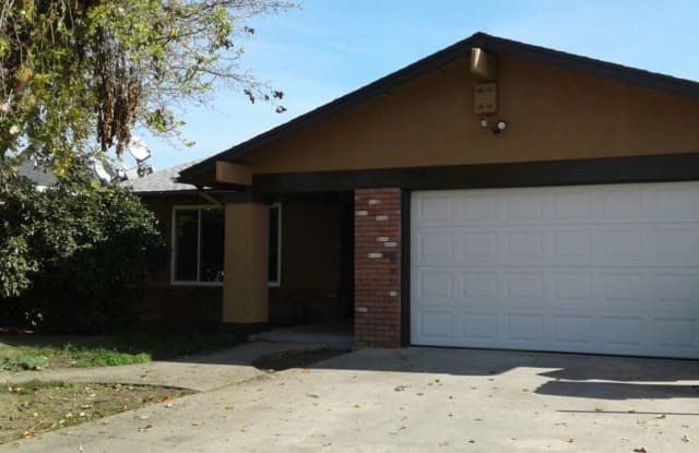 904 PINE TREE LN - 904 Pine Tree Lane, Modesto, CA 95351