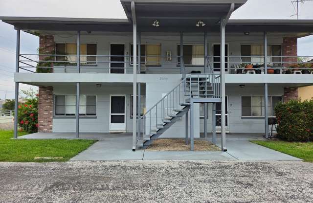Updated 1 Bedroom Apartment Near the Beach – First Floor – Cats Welcome!