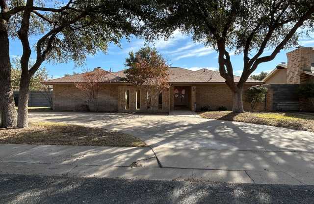 Photo of Large Family Home in Country Club North
