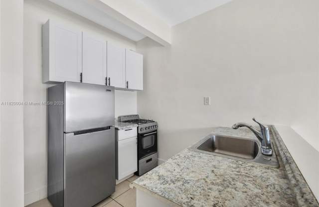 Photo of 8135 Crespi Blvd