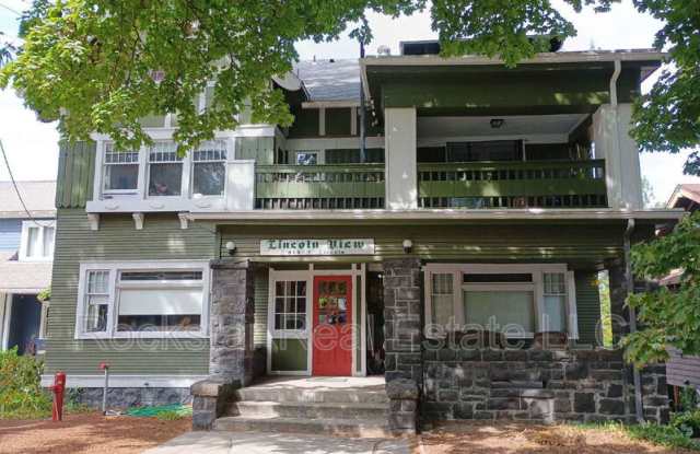 814 S Lincoln St -7