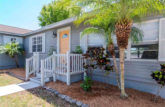 1528 W RIVER SHORE WAY