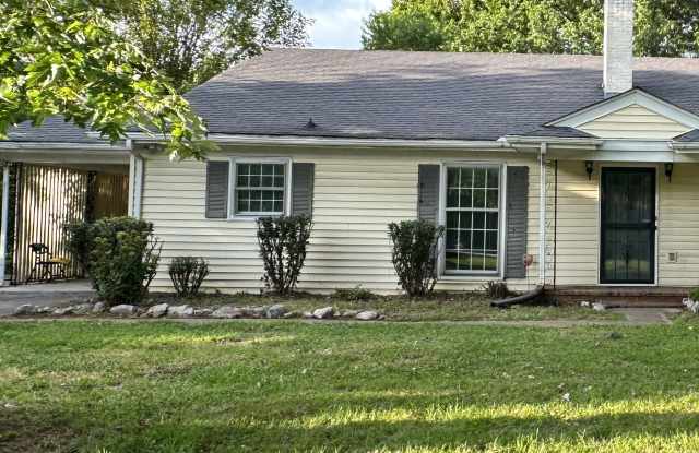 1135 E Clark Blvd