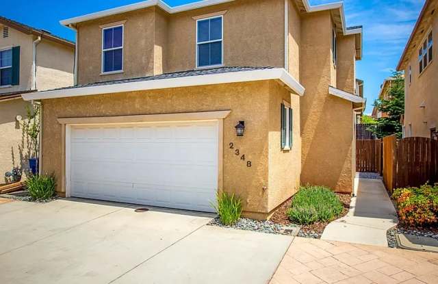 3bd/2.5ba townhome in Shasta View Gardens