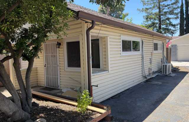 Concord Beautiful 1 bedroom 1 bathroom ADU updated kitchen, 2 car parking, fresh paint