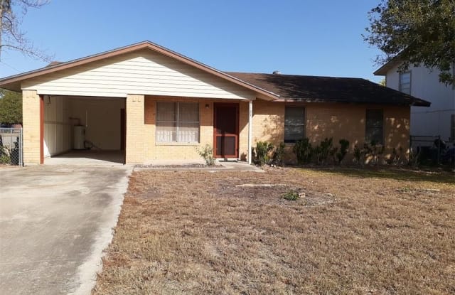 1124 Sycamore Street - 1124 Sycamore Street, Seguin, TX 78155