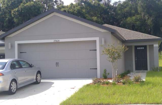 Brand New 3/2/2 furnished close to I75 to commute to Tampa or Ocala.
