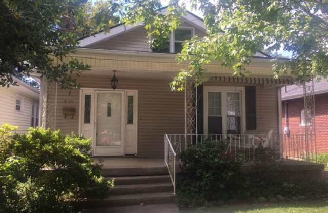 N. Ashland Ave Bungalow Home 241204
