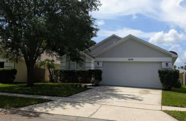 3/2 Home in sought after neighborhood of Wekiva Park
