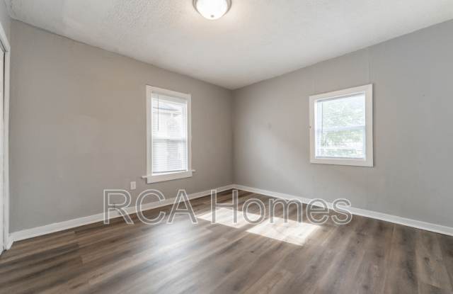 Photo of 2425 North Kenwood Avenue