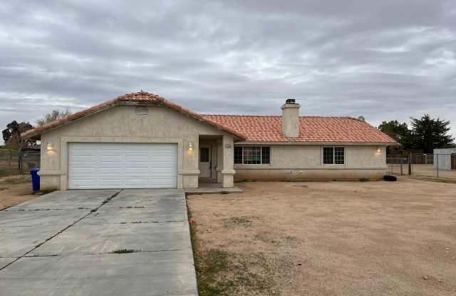 3 bedroom 2 bathroom home available in Apple Valley!