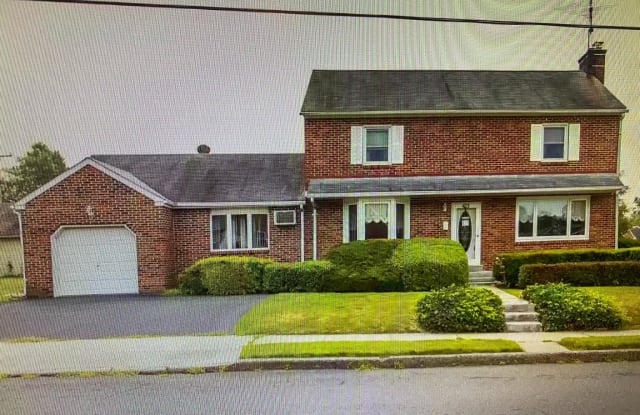 423 S MITCHELL AVENUE - 423 South Mitchell Avenue, Lansdale, PA 19446