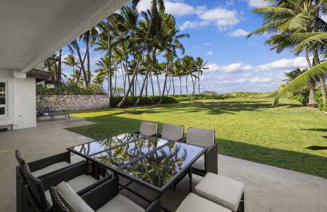 Ocean View Villa w/Beach as Backyard, Walk to Attractions: Kailua Hale Kahakai