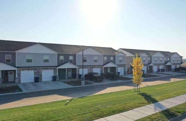 BEAUTIFUL 3 Bed 2.5 Bath Townhome located in Sugar City!