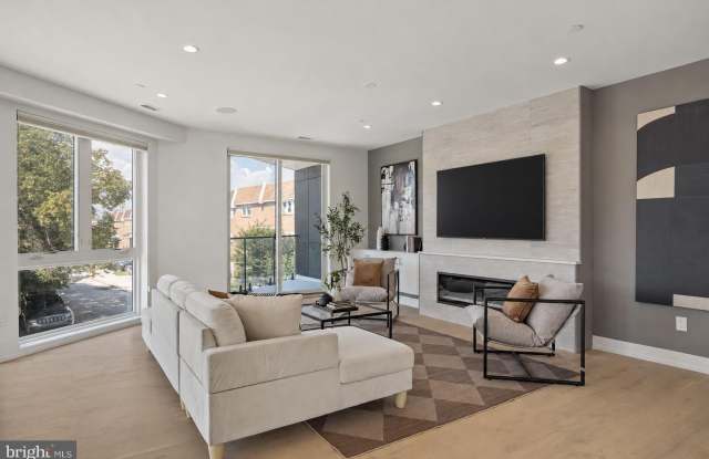 527 BROWN Street
