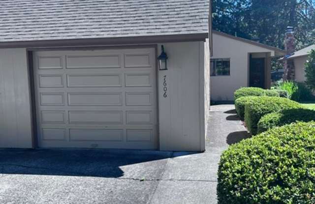 Groovy Townhouse-55+ in Hazel Dell