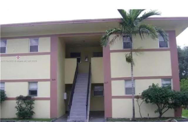 Photo of 825 SW 10th St