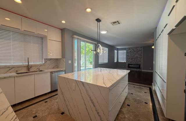EPIC REA - Fully Renovated 5BR/3BA Home in Lone Tree Estates