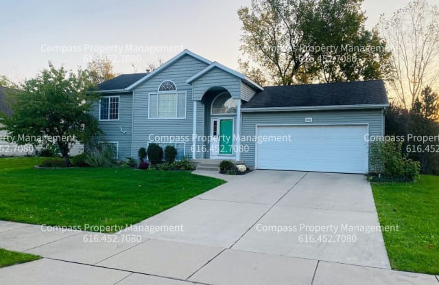 2565 Orchard View Dr NE - 2565 Orchard View Drive Northeast, Grand Rapids, MI 49505