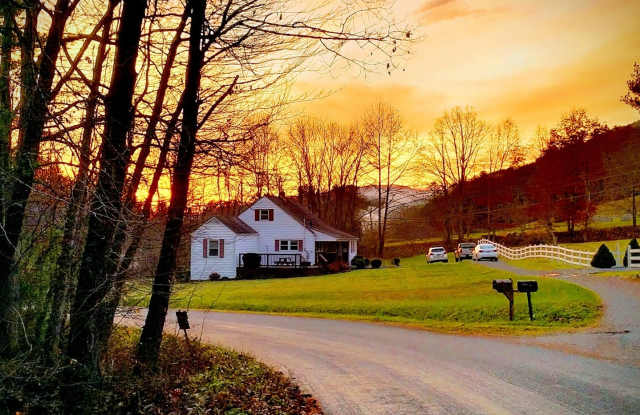 Photo of Quaint Country Cottage On Large Lot Near Downtown Blacksburg