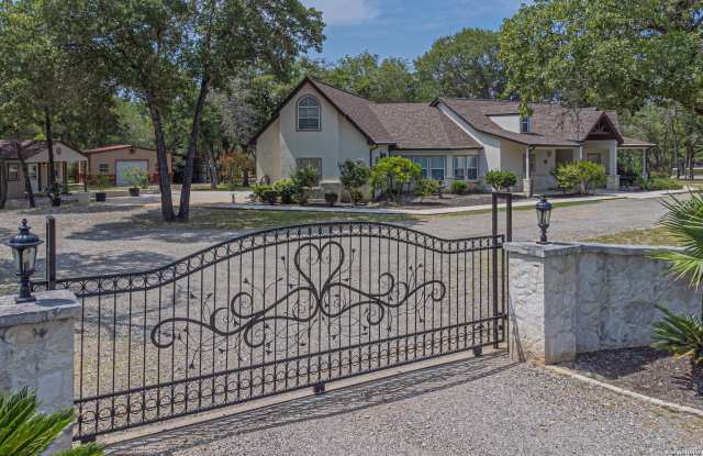 323 SHANNON RIDGE DR.