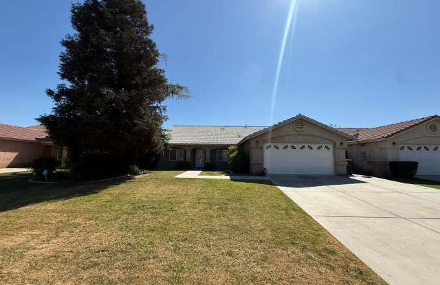 Spacious 4-Bedroom Home in Southwest Bakersfield