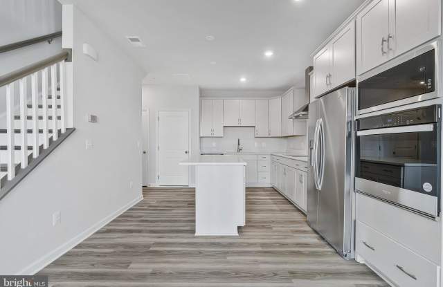 789 MOUNT AIRY TERRACE NE