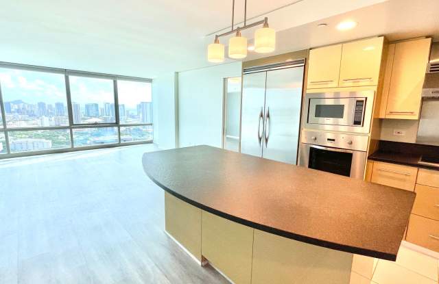 Photo of LUXURY DOWNTOWN PENTHOUSE w/ PANORAMIC VIEWS! 2 BED 2 BATH 2 PARKING
