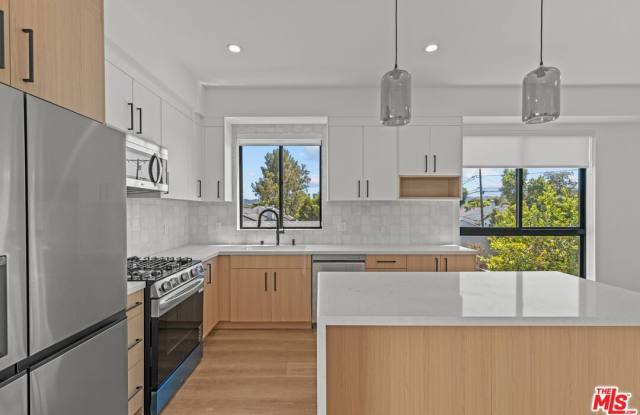 5839 Kester Ave unit: 2