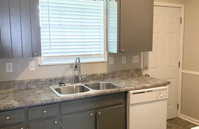 Photo of 2044 High School Road, Hueytown, AL. 35023 - D