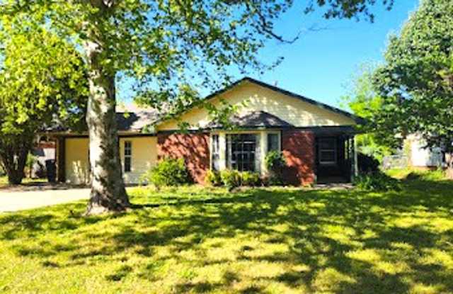 3 Bed 1.5 Bath in the Coronado Heights 2nd Addn NW OKC