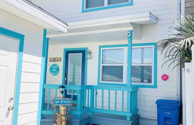 STEPS TO THE BEACH! OCEAN VIEWS & ROCKET LAUNCHES FROM YOUR BALCONY!